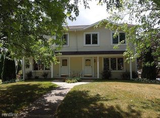 1258 Sunnyridge Rd, Pewaukee, WI 53072