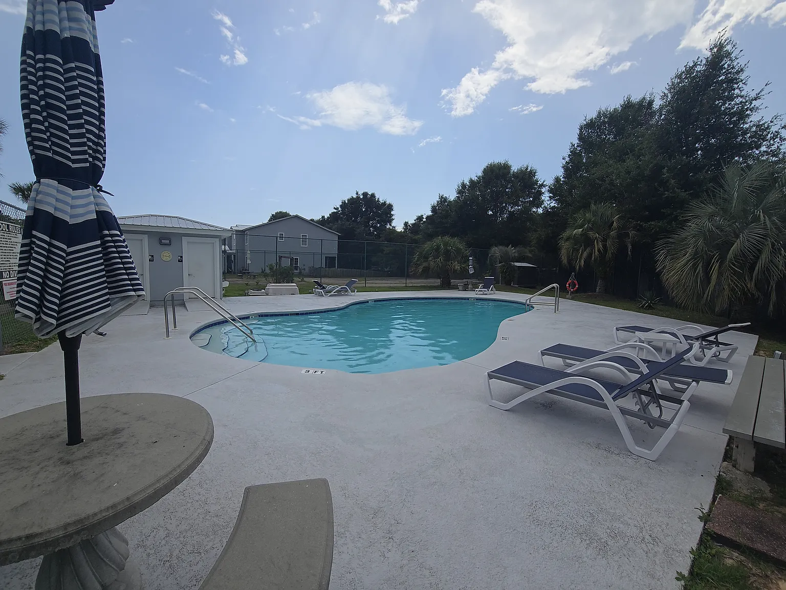 3 bed, 1200 sqft, $1,850 — Photo 2