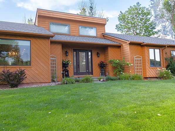 240 Country Club Dr