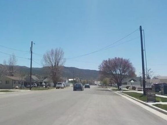 Exterior Neighborhood (street photo)