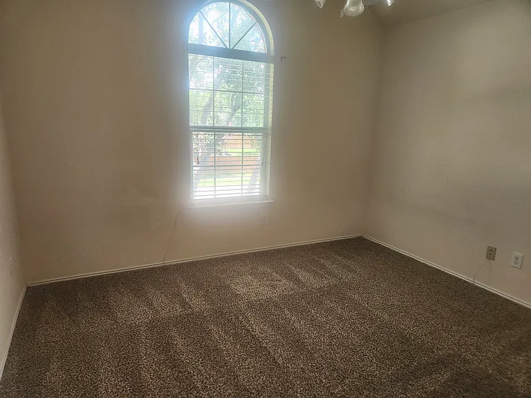 8405 Luzerne Dr — Photo 9