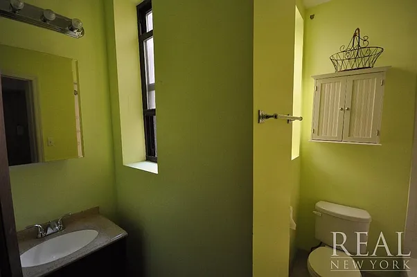 Rented by REAL New York | media 18