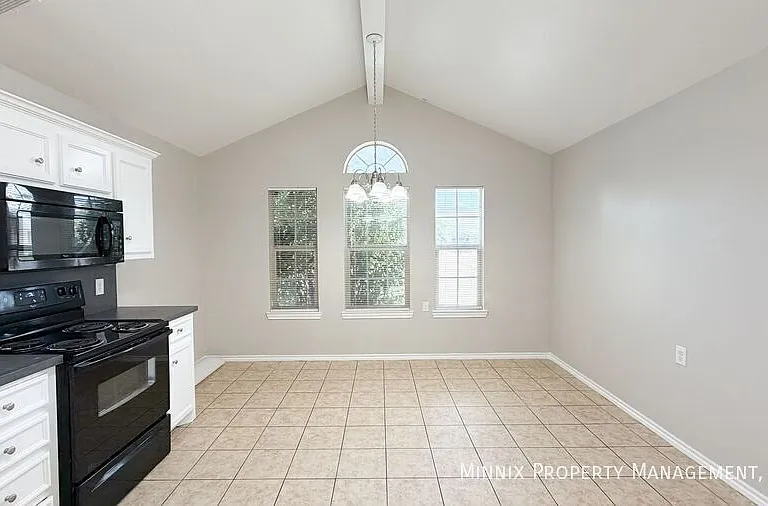2220 99th St — Photo 3