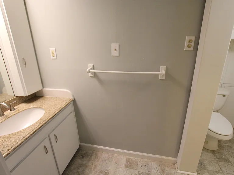 15 E Victory Dr #2 — Photo 7