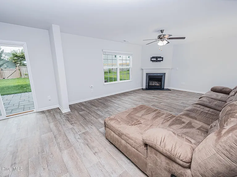 607 Ava St — Photo 5