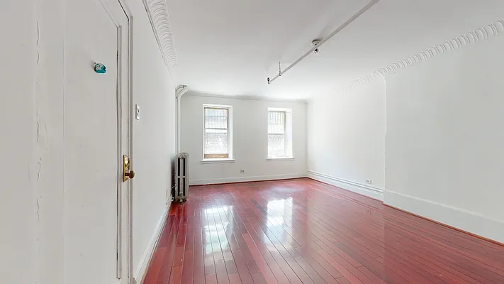 Rented by Bond New York | media 3