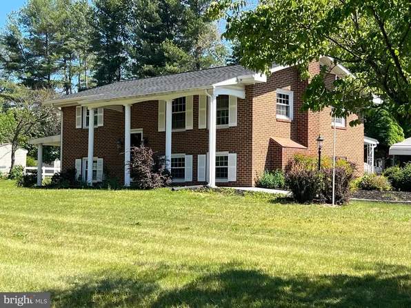 12 Essex Rd, Grottoes, VA 24441