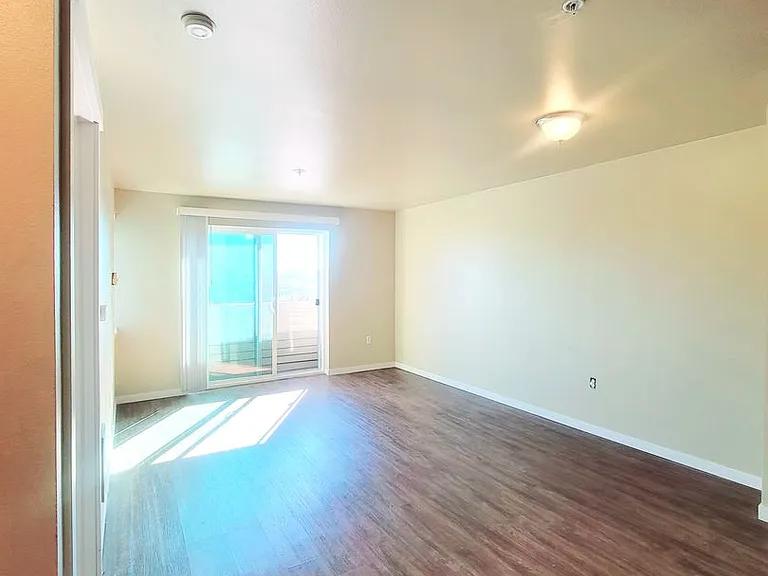 Avalon West Apartments — Photo 11