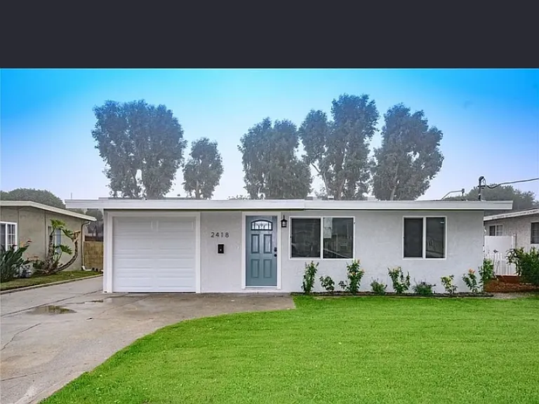 2418 Del Amo Blvd — Photo 30