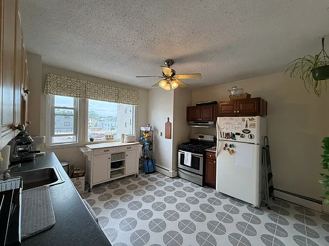 845 E 2nd St #2 — Photo 12