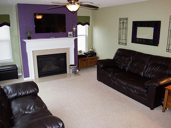 3rd image of W195N17325 English Oaks Dr