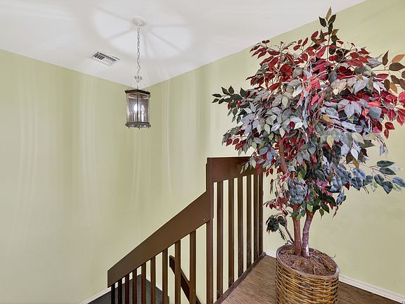 5th image of 715 BRAZOS ST #6