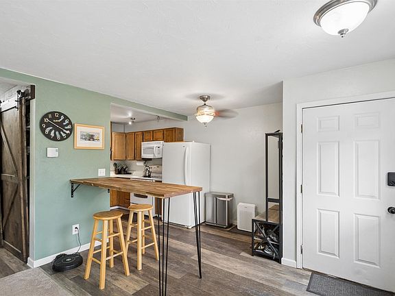2nd image of 2211 Raven Rd APT C