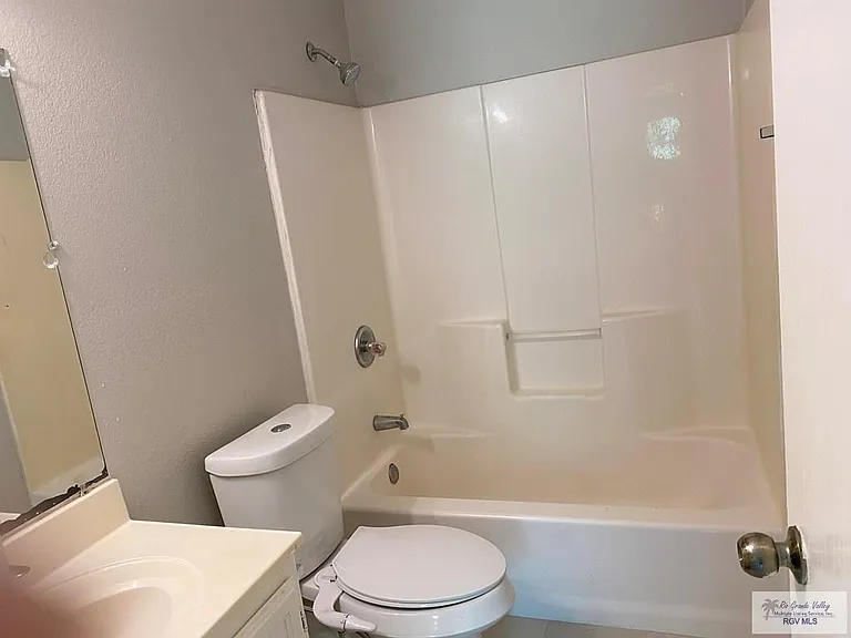 2098 El Paraiso — Photo 14