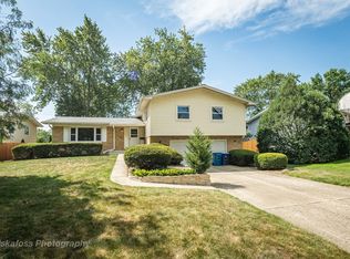 617 Maywood Ln, Lisle, IL