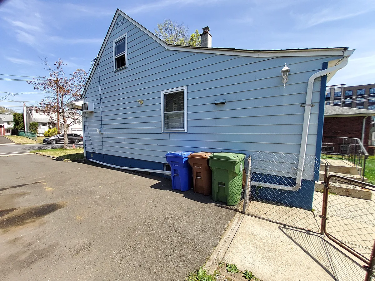 Building Photo - 119 Lindegar St