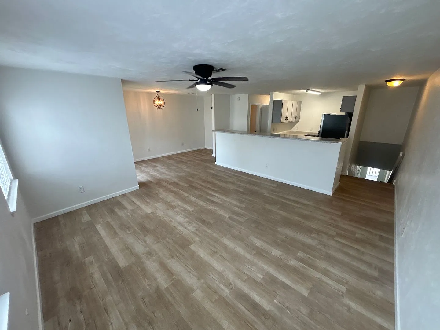 2 Bedroom 2 1/2 bath in the Lakes Townhome Community! Complete Remodel! — Photo 4