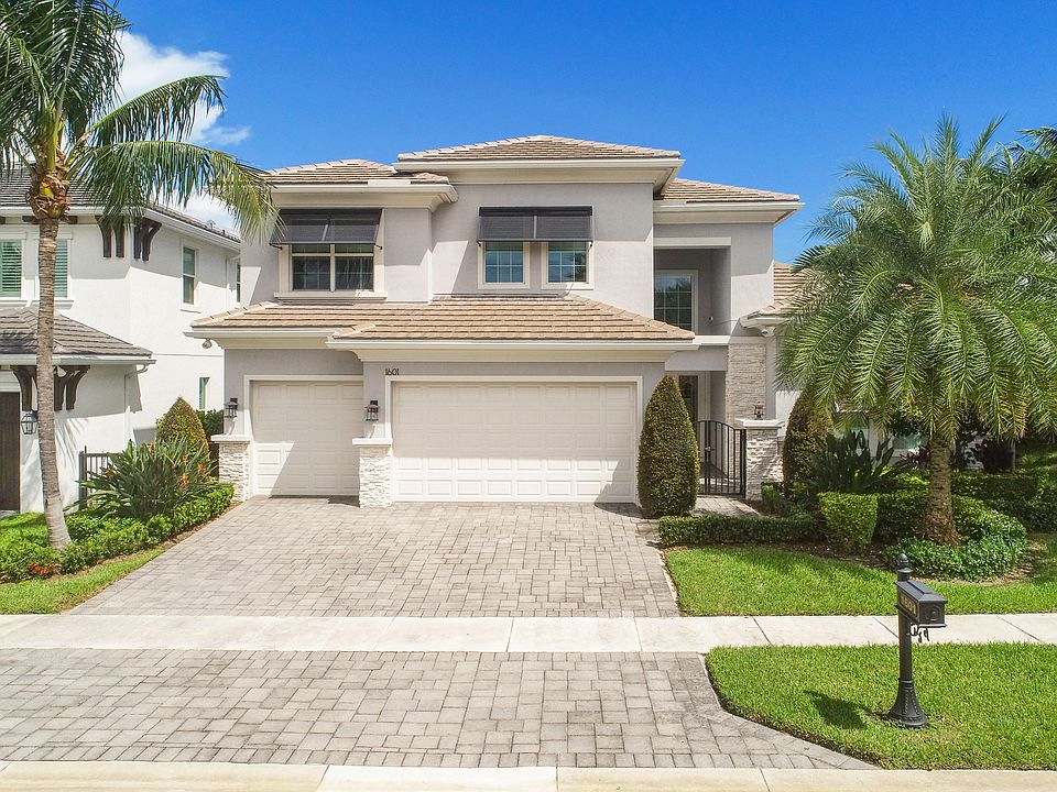 1st image of 1601 E Hemingway Dr