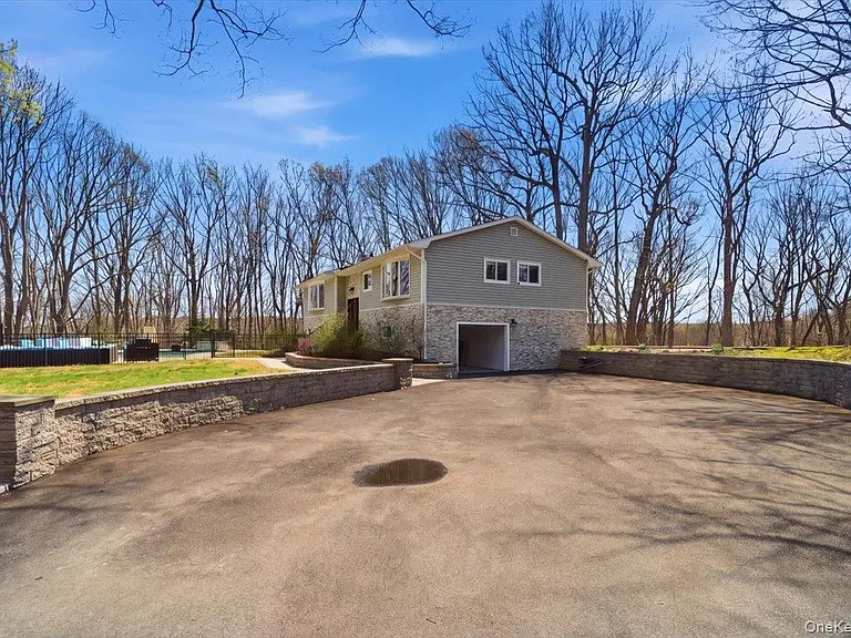 263 Oyster Bay Rd — Photo 33