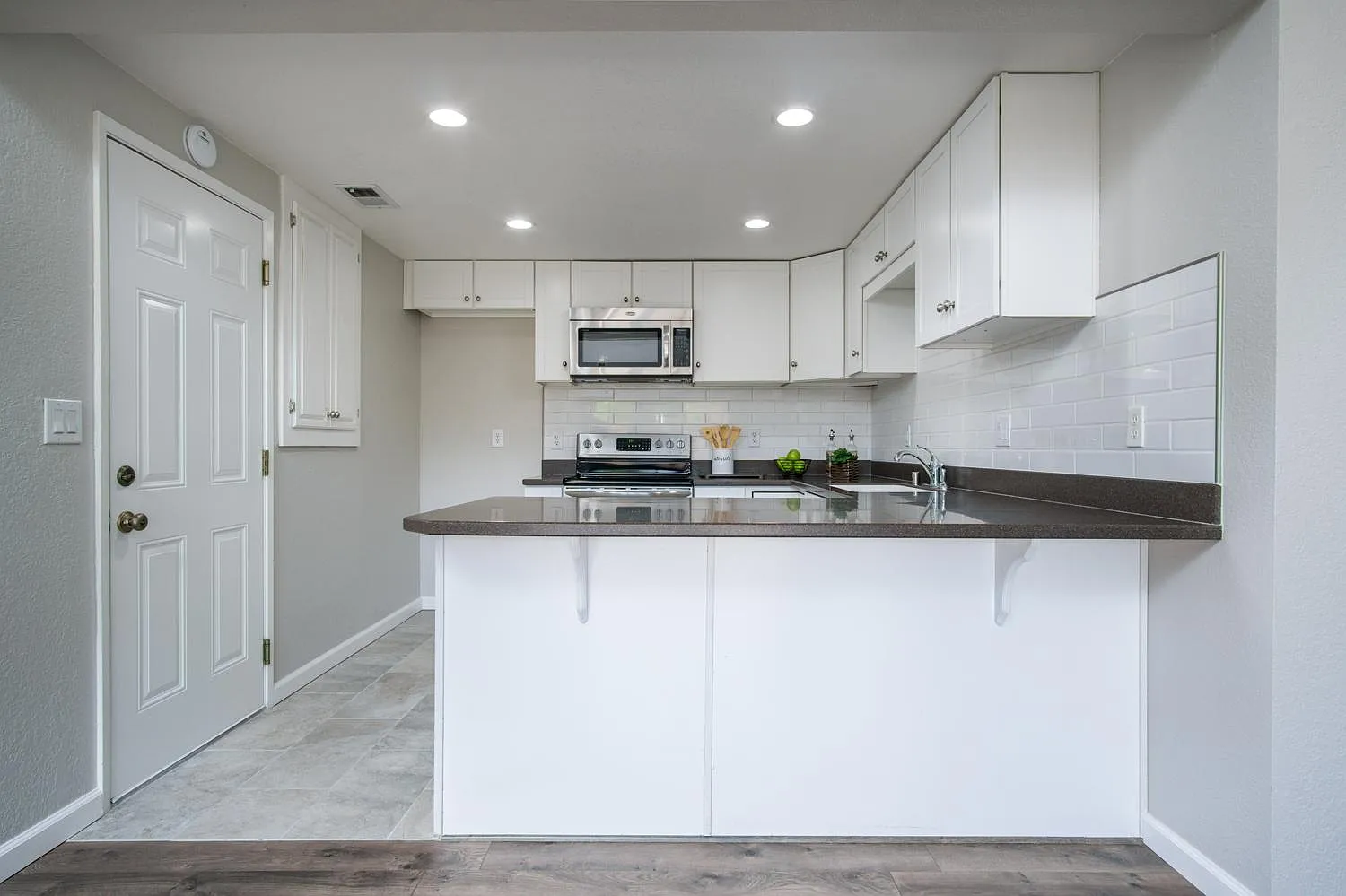 3 bed, 1250 sqft, $2,550 — Photo 3