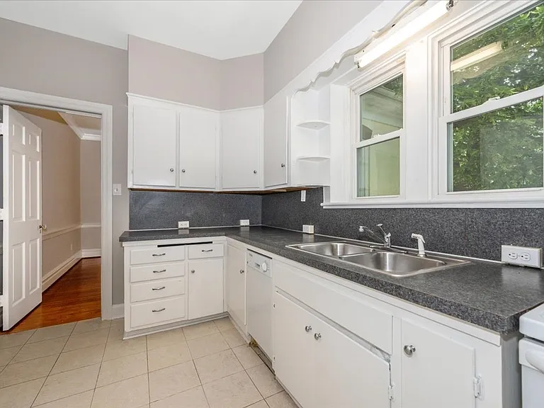 457 N Potomac St — Photo 9