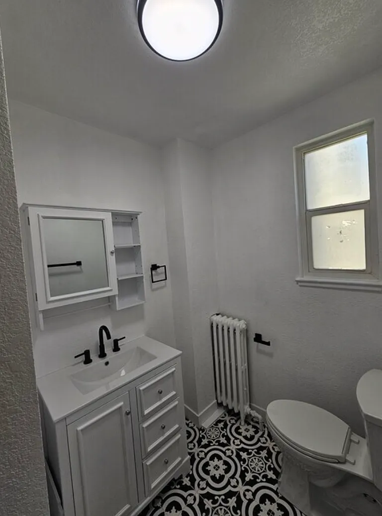 3403 S Lincoln St — Photo 1