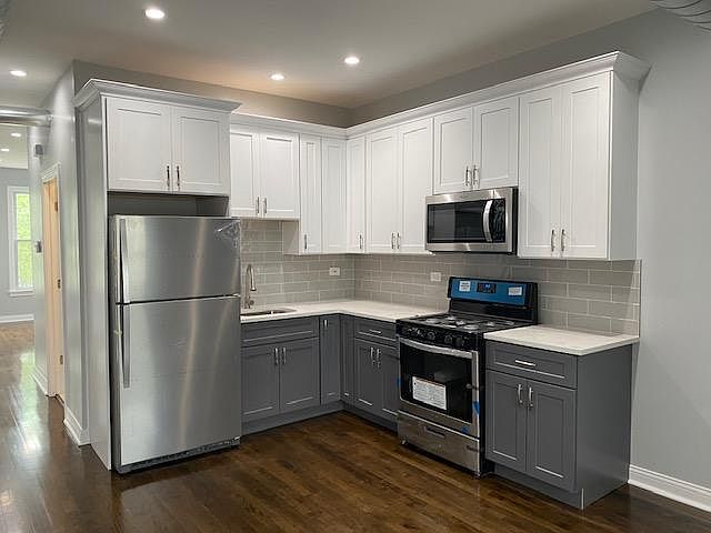 1st image of 2923 N Wisner Ave #2