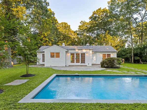 436 Scuttle Hole Rd, Water Mill, NY 11976