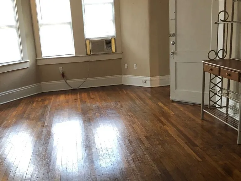 1819 Cedardale Ave — Photo 2