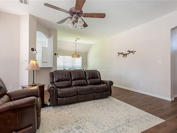 5th image of 4202 Magnolia Dr