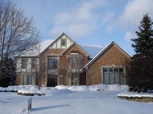 32 Oakbridge Dr, Oakland Twp, MI 48306