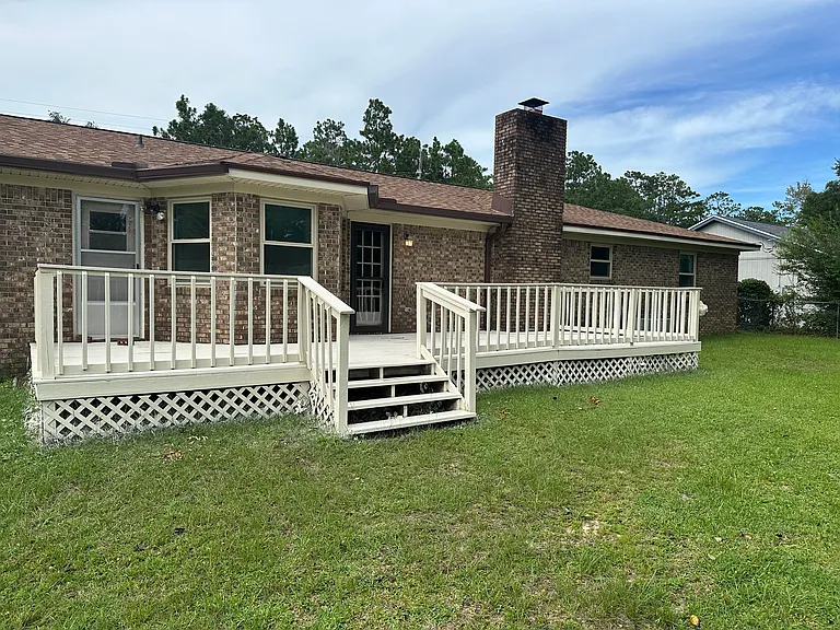 1185 Greenbrier Blvd — Photo 3