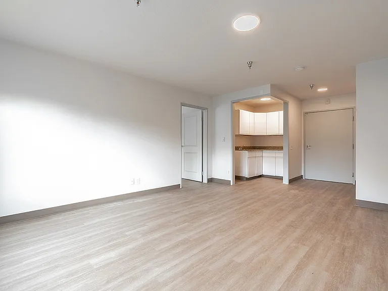 Crossroads Garden Apartments — Photo 103