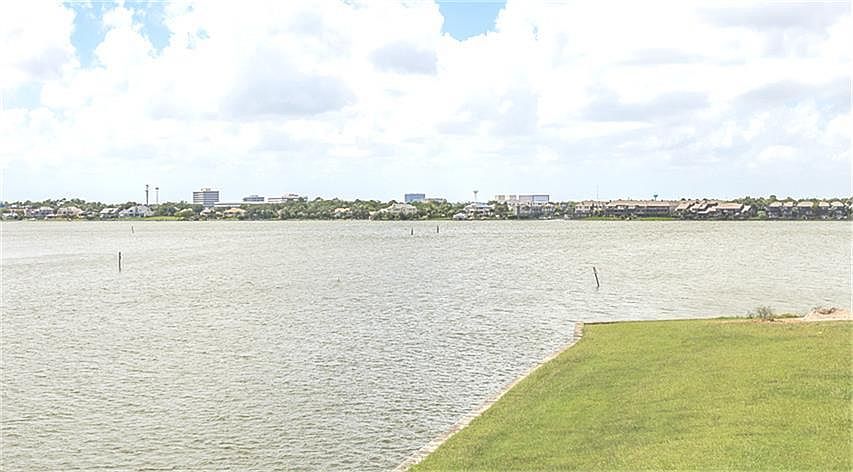 BUILD YOUR DREAM HOME USING YOUR OWN BUILDER ON THIS PRIME LAKEFRONT LOT ON BEACON ISLAND, OFFERING HIGH ELEVATION, LAKE VIEWS, GATED ENTRY, NO MUD TAX AND SOUTH SHORE HARBOUR GOLF COURSE / SPA JUST MINUTES AWAY.
