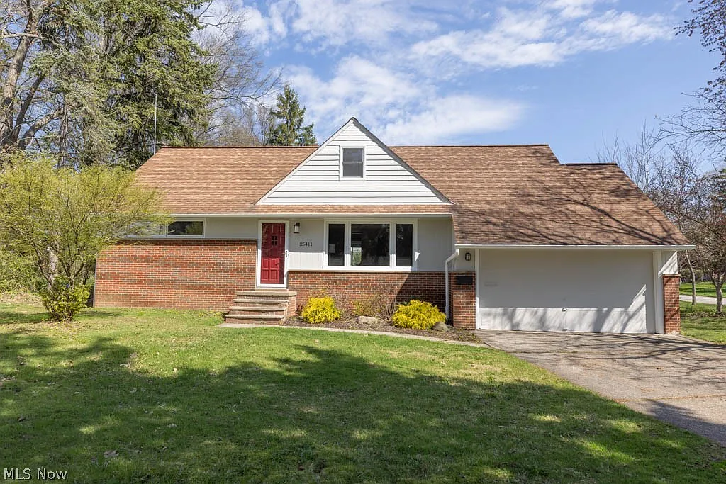 25411 Chardon Rd photo 1