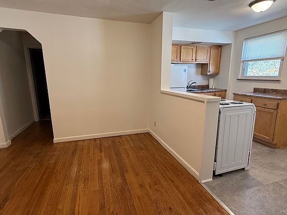 3rd image of 247 Ohio Ave #247