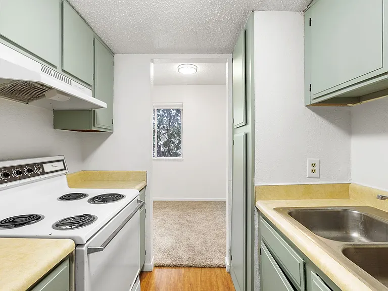 Chestnut Place Apartments — Photo 25