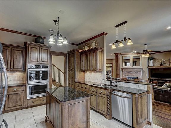 2nd image of 2709 Ashebriar Ln
