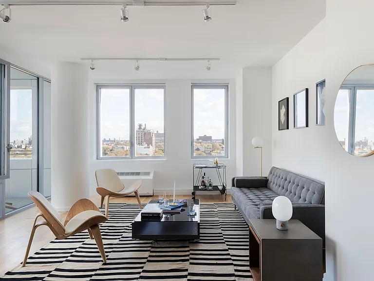 300 Ashland Pl #17B — Photo 1
