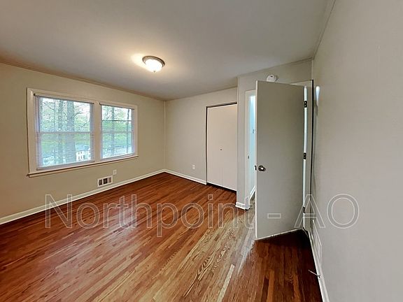 5th image of 871 Pineglen Cv