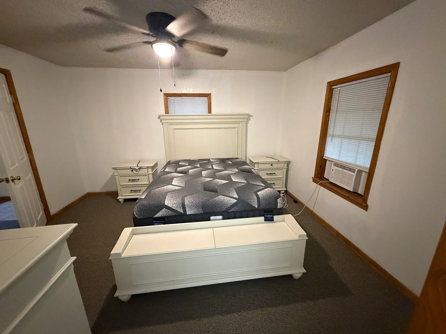 1 bed, 1000 sqft, $1,250 — Photo 2