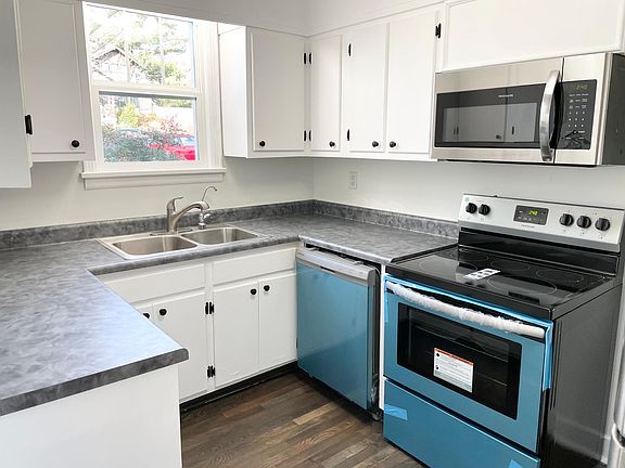 Kitchen - completely remodeled - stainless steel appliances