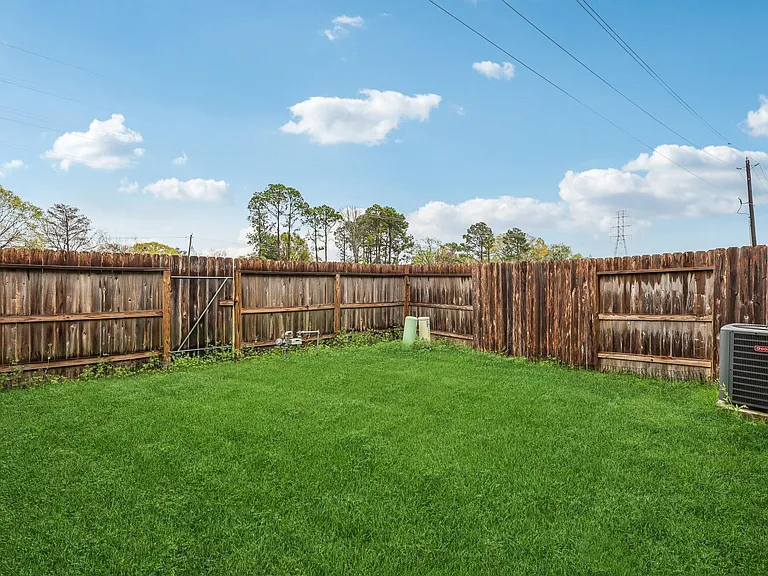 7333 Hinsdale Dr — Photo 27
