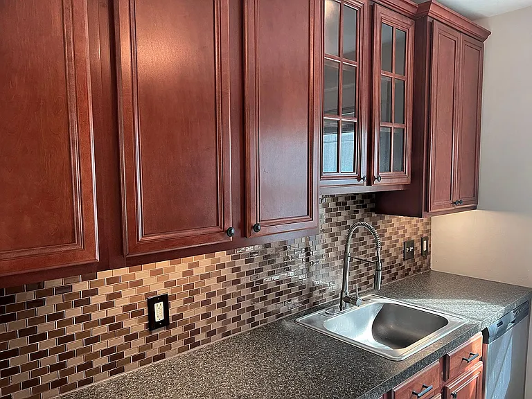 303 Richmond Ave #2 — Photo 3