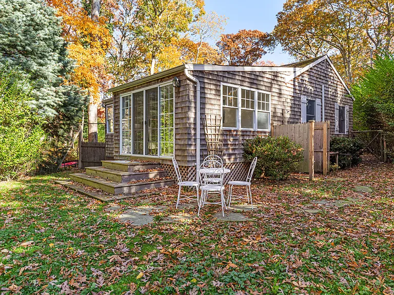 7 Bay Ave — Photo 27