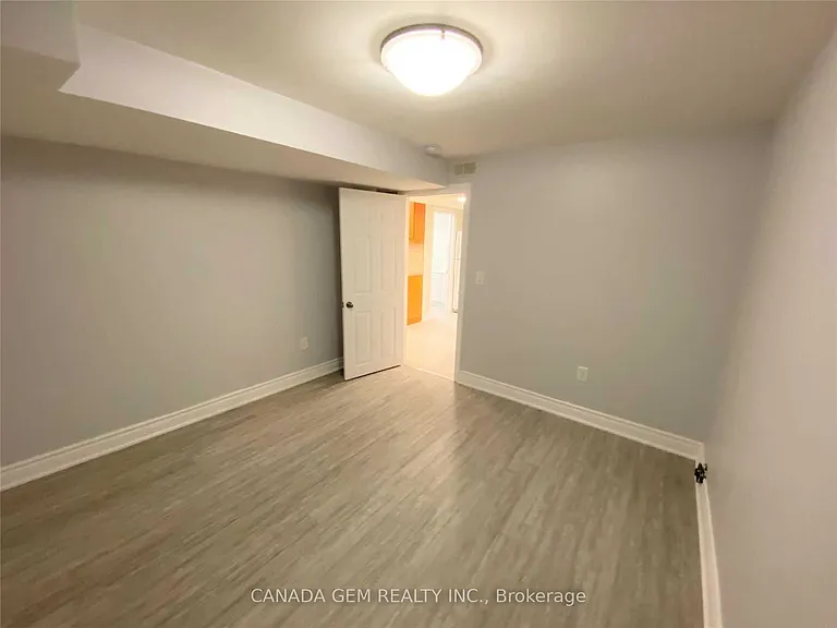 54 Clearmeadow Blvd — Photo 8