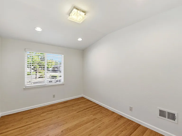 1559 Chambers Dr — Photo 25