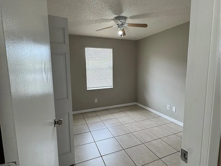 1112 Gifford Ave S — Photo 11
