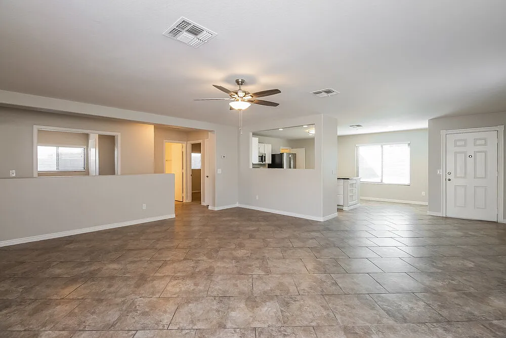 3 bed, 2.0 bath, 1572 sqft, $1,875 — Photo 4