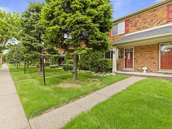 141 Floral Ave APT J, Mount Clemens, MI 48043